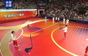关于球场之上羽毛球选手斗志昂扬，技艺精湛的信息